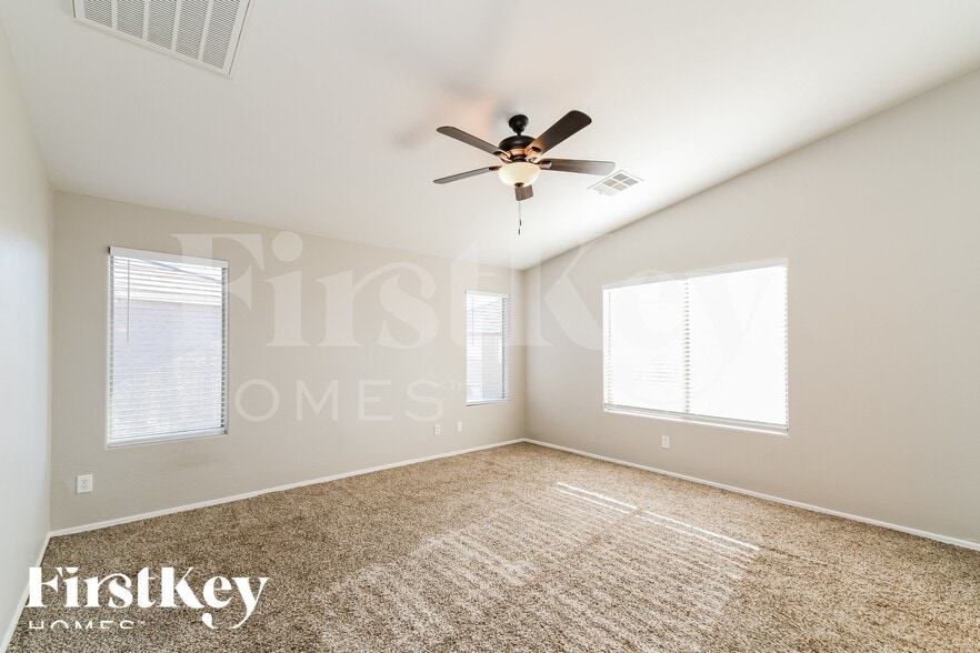 Building Photo - 29344 N Yellow Bee Dr