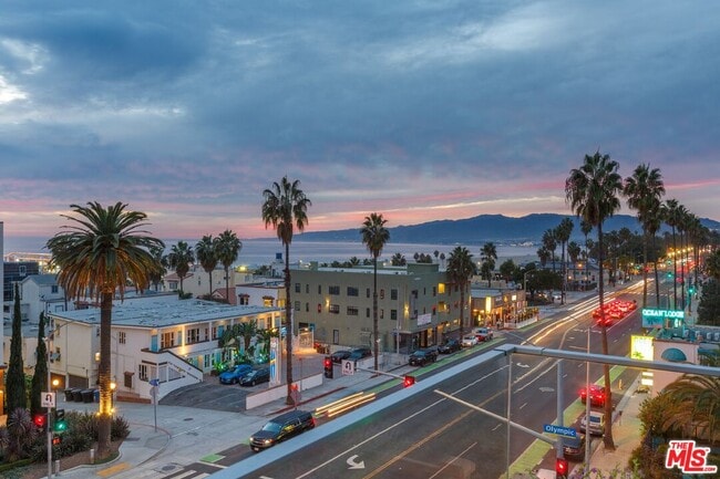 Building Photo - 1705 Ocean Ave