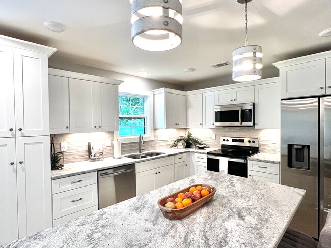Building Photo - LUXURIOUS TOWNHOME ON THE WEST SIDE OF LEB...