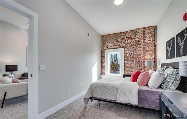 Building Photo - 300 S Logan St