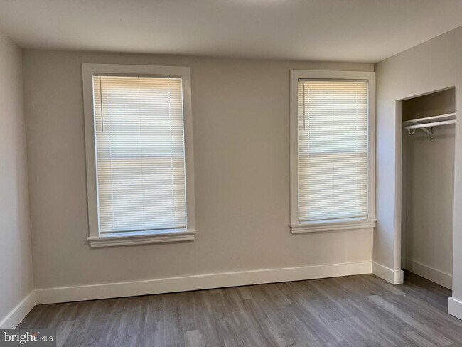 Building Photo - 6308 N Lambert St