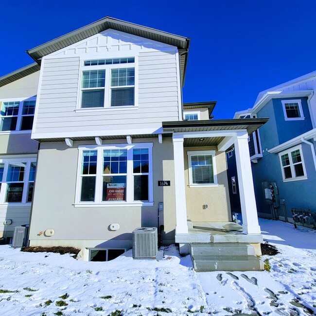 Primary Photo - AMAZING IVORY TOWNHOME!