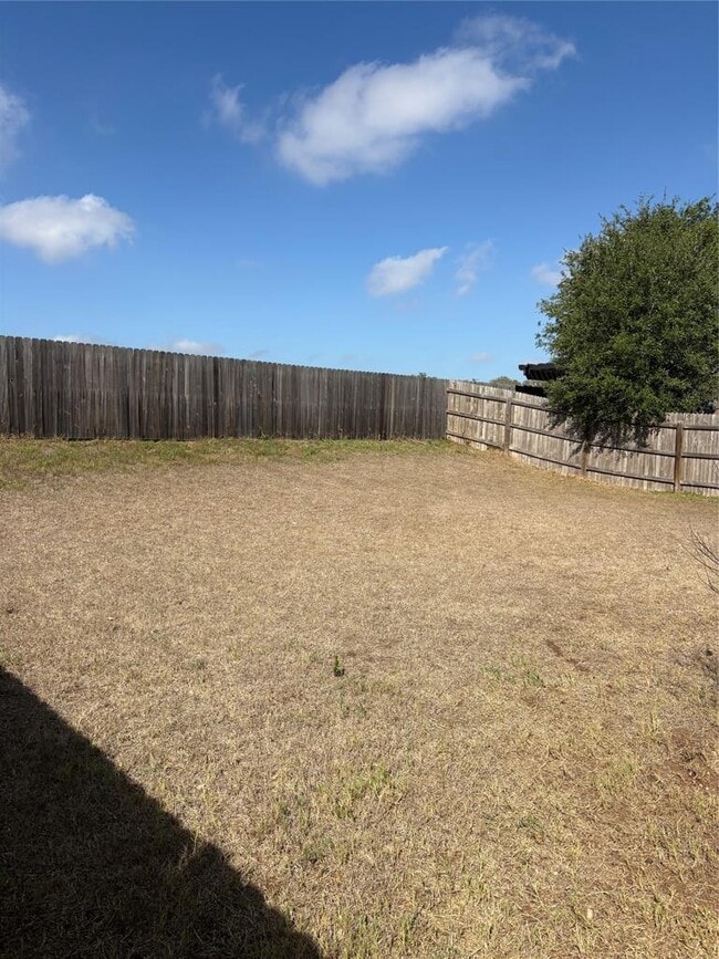 Building Photo - 303 Grutsch Dr