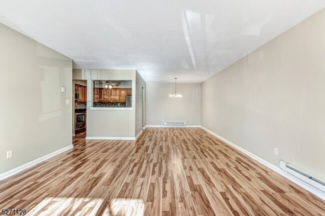 Building Photo - 798 Eves Dr