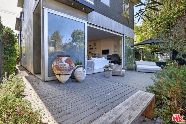 Building Photo - 2425 Clement Ave