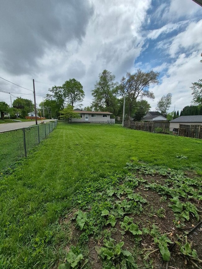 Building Photo - Charming 2 bed-1 bath in Bloomington