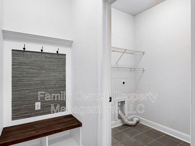 Building Photo - 128 Whaler Ave