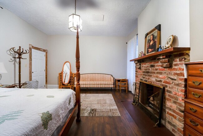 Building Photo - 1022 Wise St