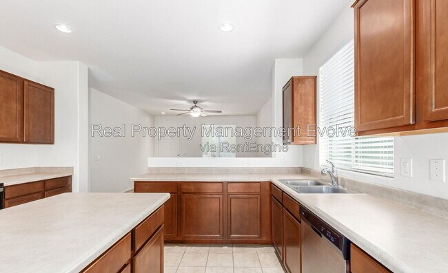 Building Photo - 10441 W Cordes Rd