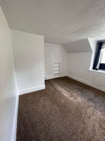 Room 2 - 222 N Main St
