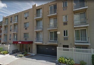 Building Photo - 123 Sewall Ave