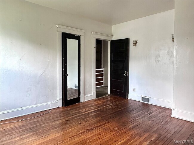 Building Photo - 248 Loring Ave