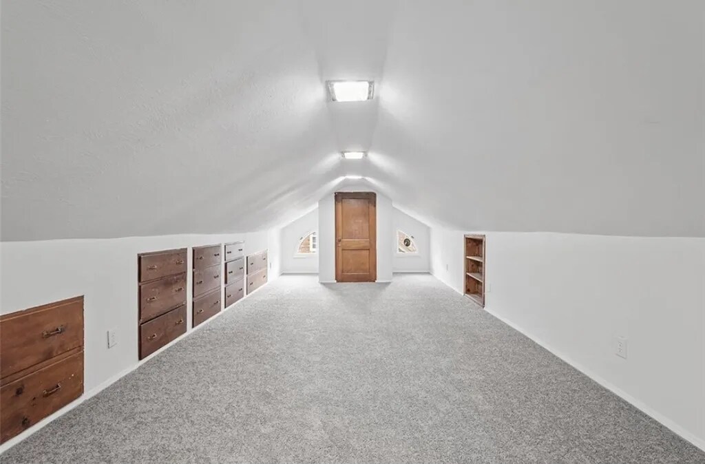 Building Photo - 261 Orchard Dr