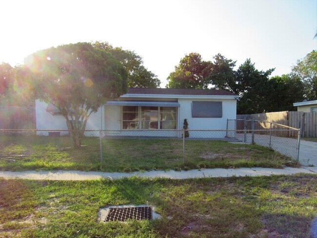 Building Photo - 431 Pensacola Dr
