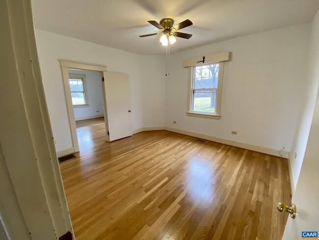 Building Photo - 119 Tanbark Dr
