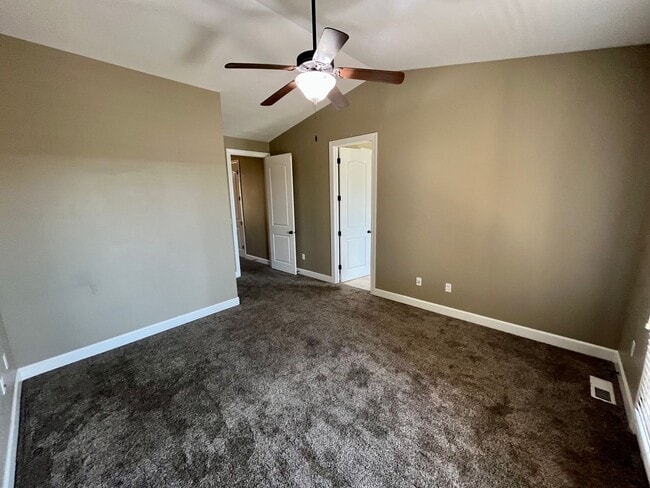 Building Photo - Lovely townhome for rent in Orem