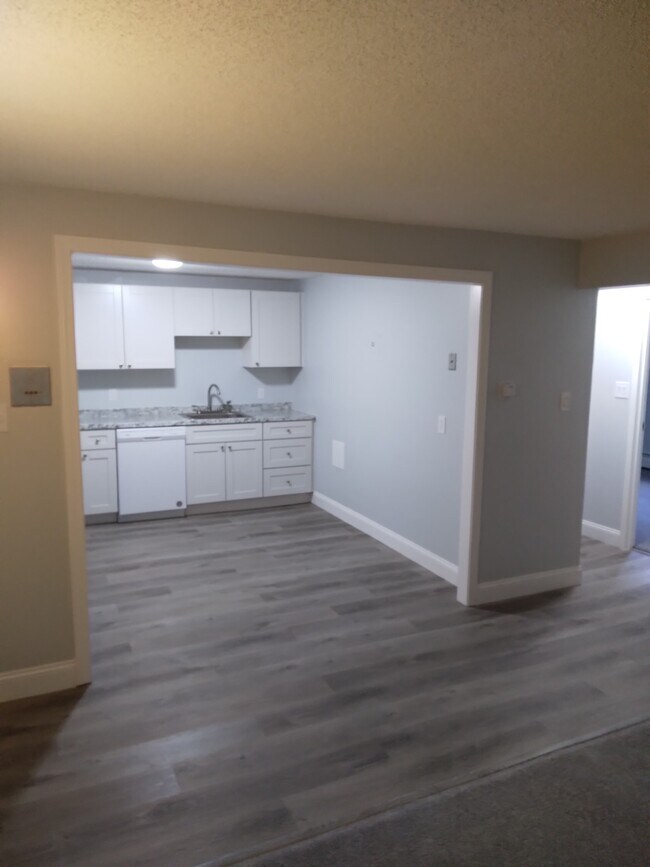 Building Photo - 13 Silvestri Cir