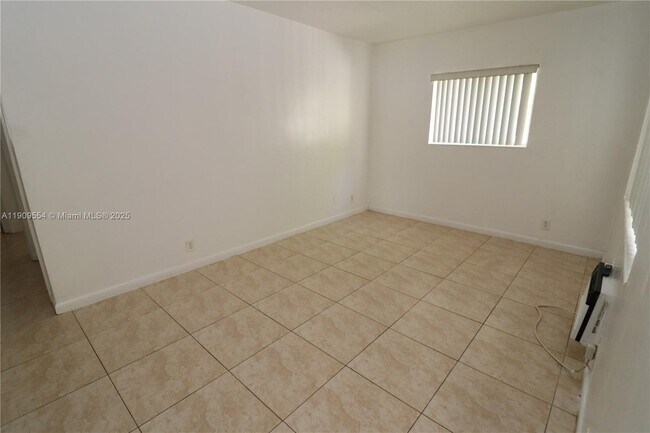 Building Photo - 1708 N 16th Ave