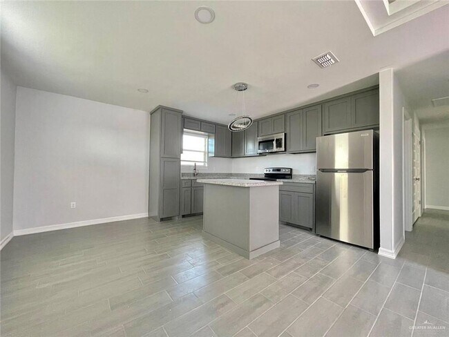 Building Photo - 3900 Las Vistas Ln