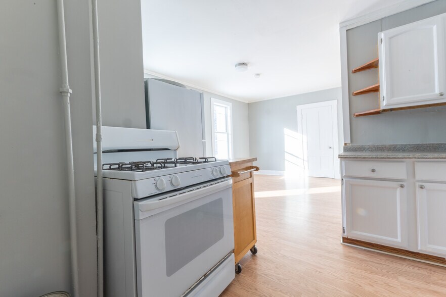 Building Photo - 44 Olive St