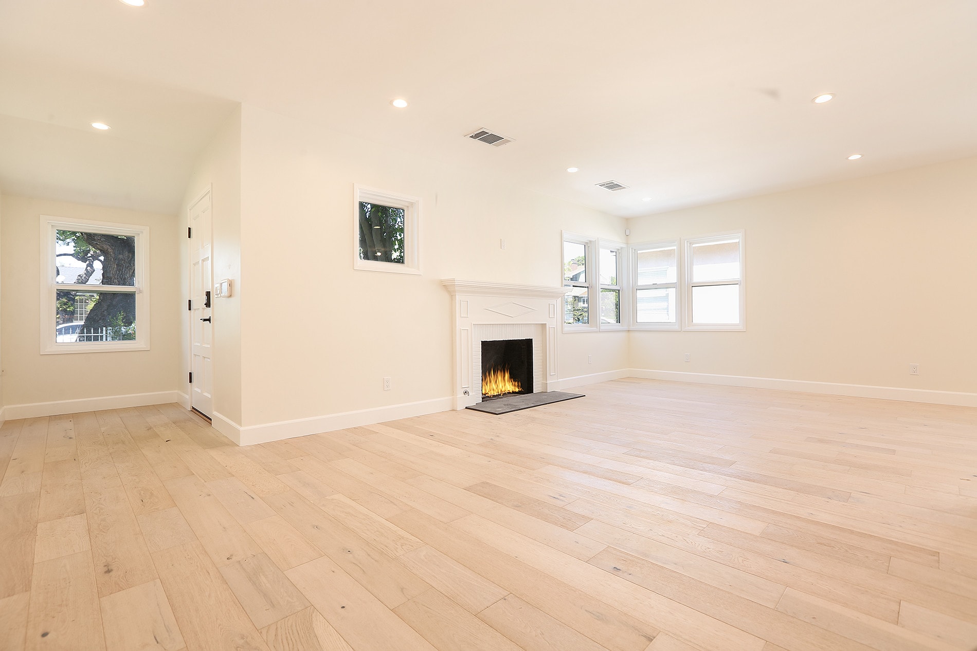 Living room. - 12524 WOODBINE St