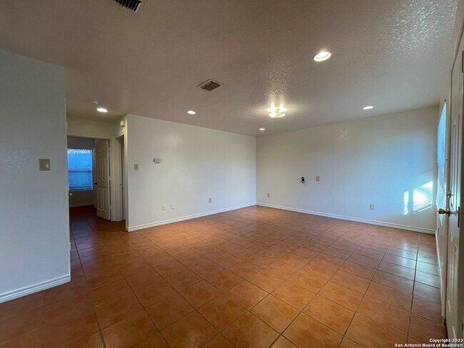 Building Photo - 1721 Quintana Rd