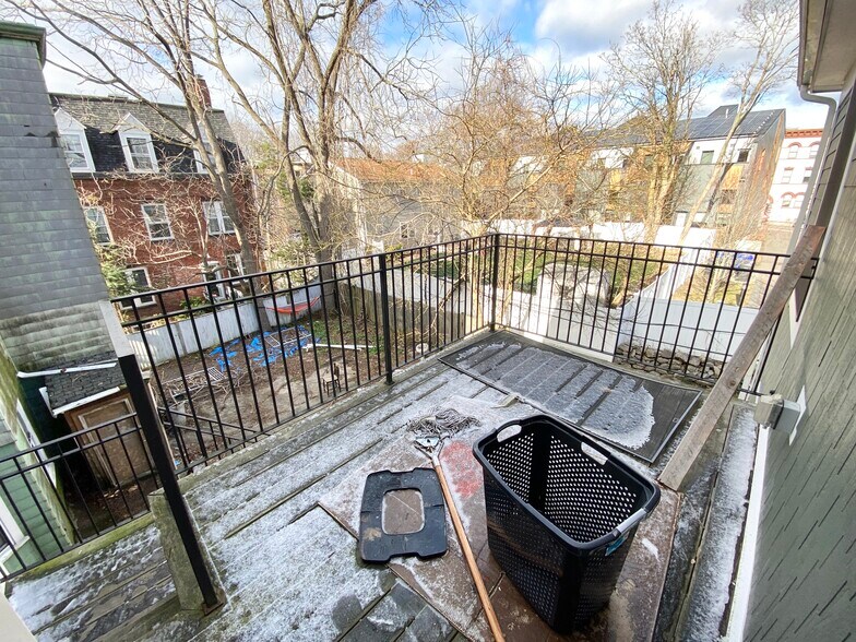 Building Photo - 89 Cedar St