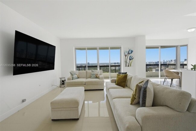 Building Photo - 3500 Mystic Pointe Dr
