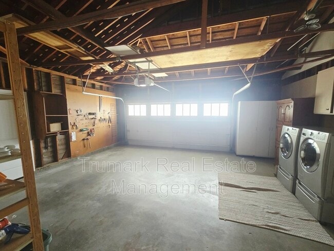 Building Photo - 3933 Karen Lynn Dr