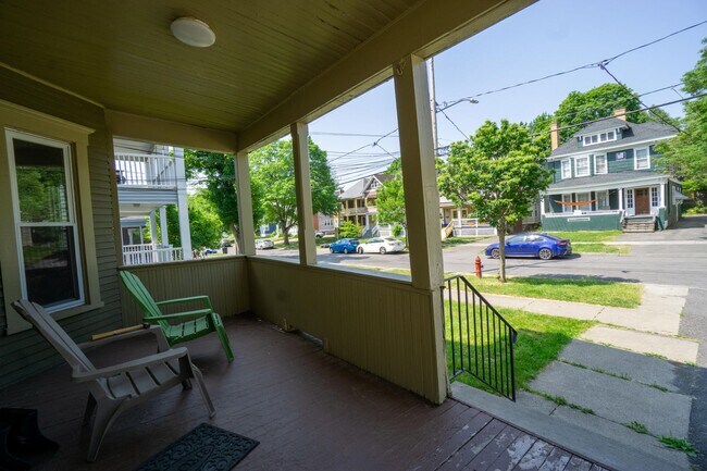 Building Photo - 833 Sumner Ave