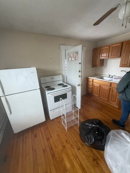 Building Photo - 63 Highland St