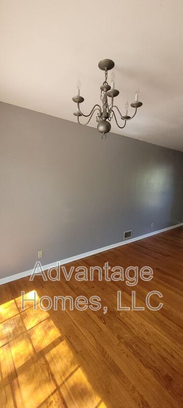 Building Photo - 8914 Grandview Dr