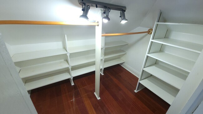 Building Photo - 2921 Lepage St