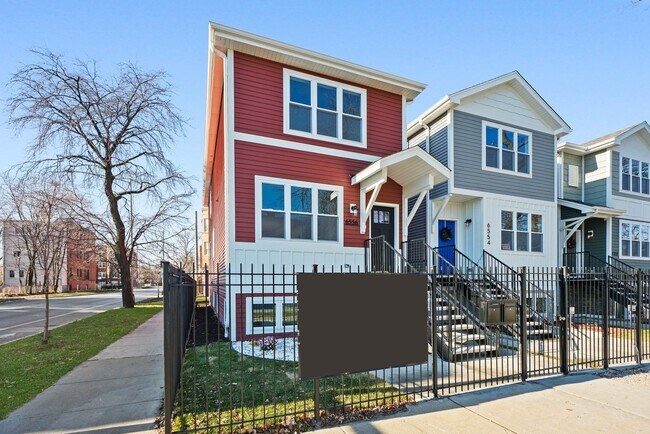 Primary Photo - 6556 S Evans Ave