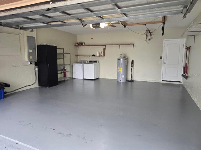 Building Photo - 18002 Birdwater Dr