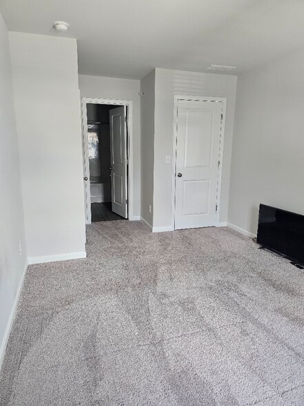 Building Photo - 11743 Chatham Dr