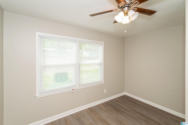 Building Photo - 565 Camellia Rd
