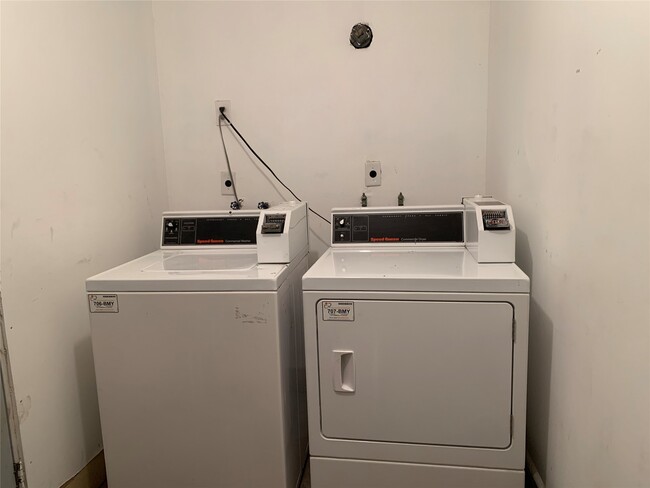 Building Photo - 307 Avondale St