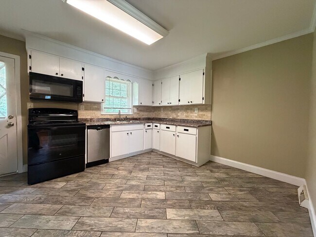 Building Photo - 4/2 House in Rosemount Park- $1,495