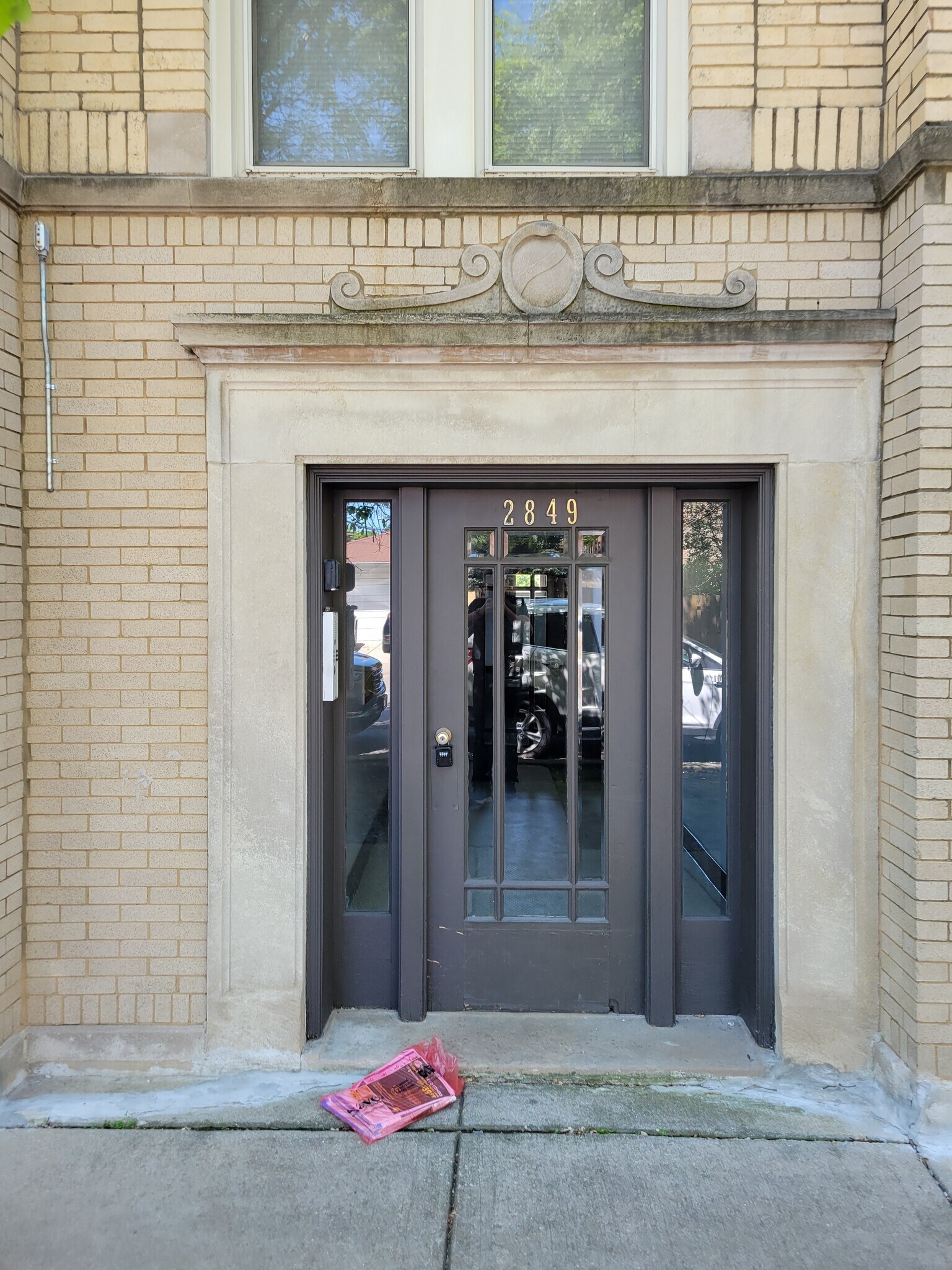 Building Photo - 2843 W Berteau Ave