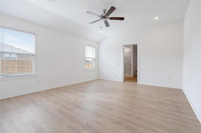 Building Photo - 1051 EMERALD St