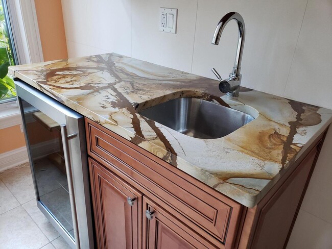 Building Photo - 598 Lake Shore Rd