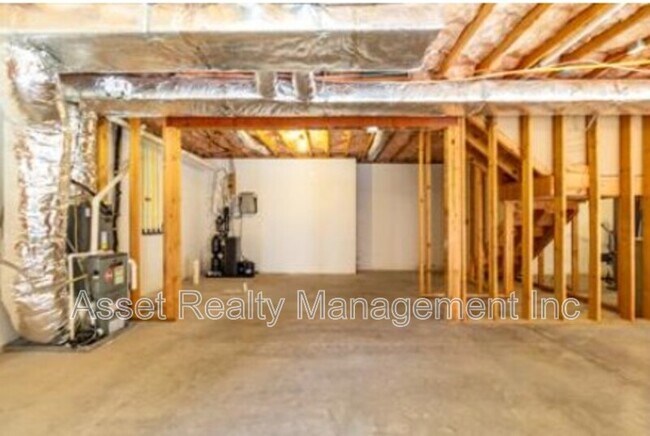 Building Photo - 8334 Bay Gardens Ln