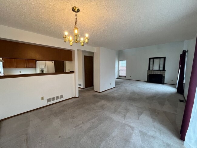 Building Photo - Beautiful 3 bed 2 1/2 bath with 2 car garage! (NEW PICTURES TO COME!!)