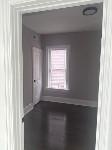 Building Photo - 6716 S Indiana Ave