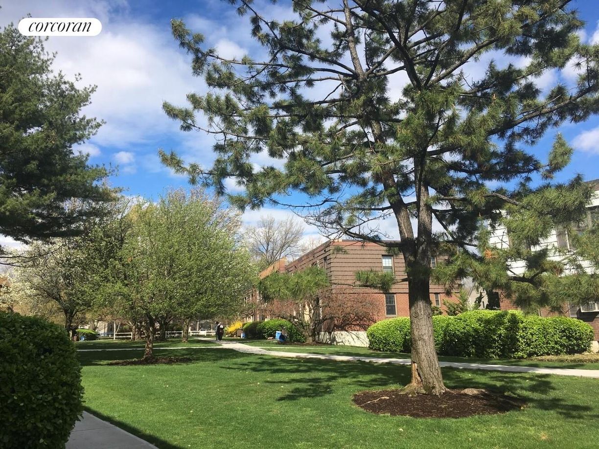 Building Photo - 70-39A Park Dr E