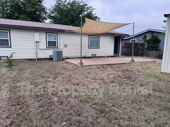Building Photo - 1604 N Sam Houston Ave