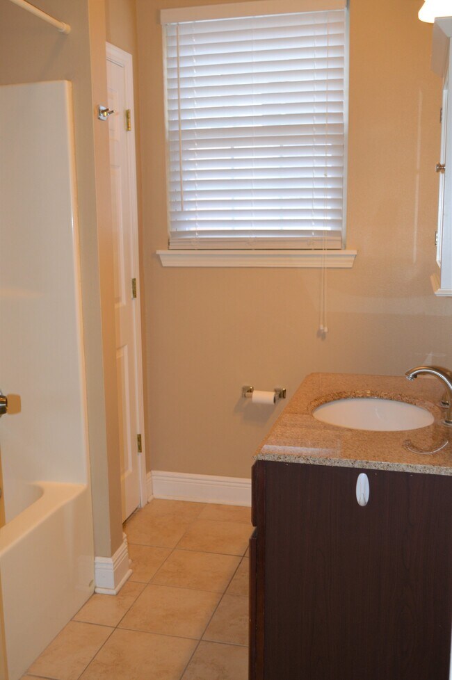 Bathroom - 626 St Ferdinand St