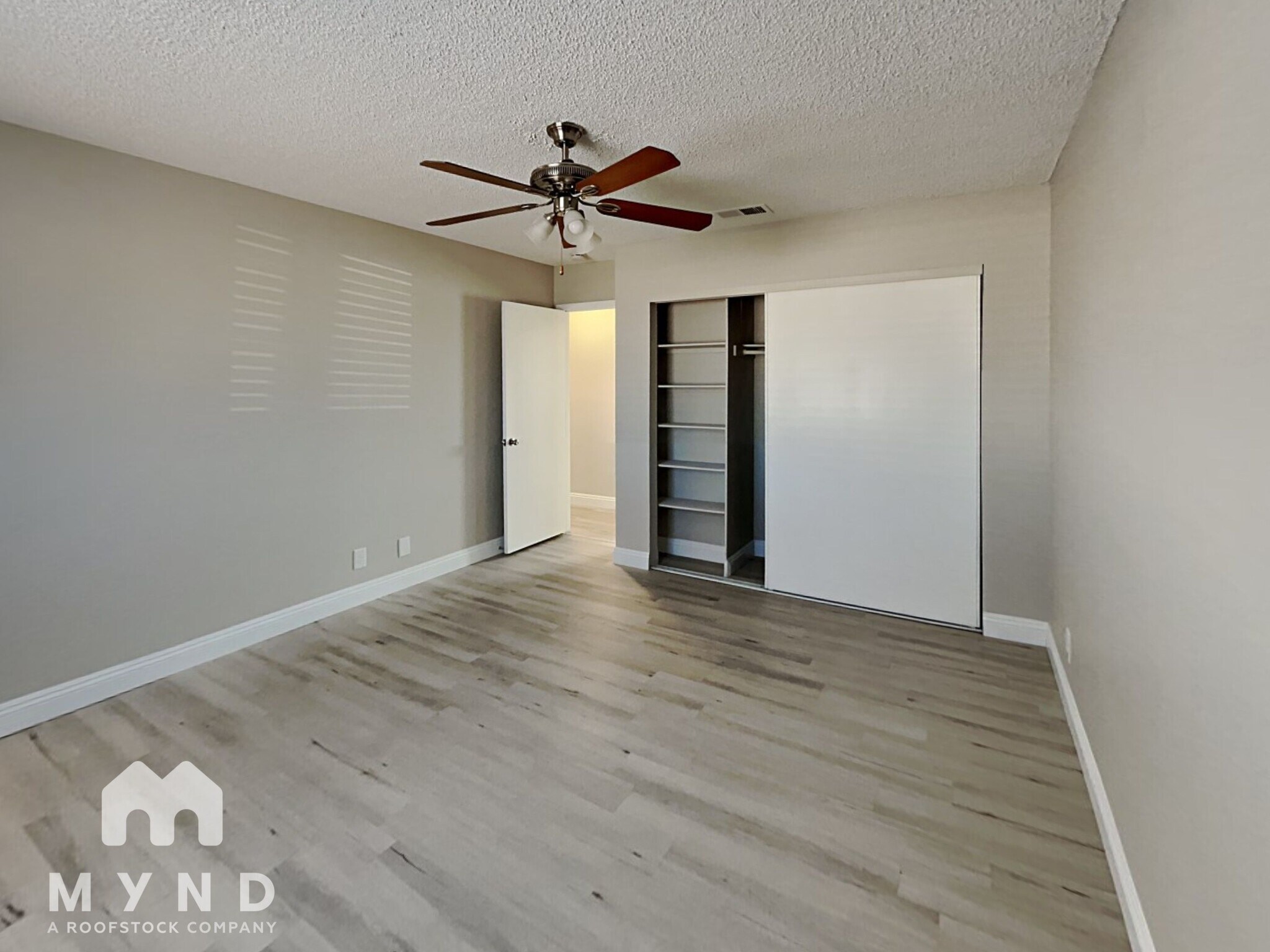 Building Photo - 433 Longtree Ave