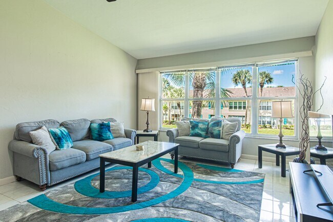 Building Photo - Charming Naples Condo with Resort-Style Li...